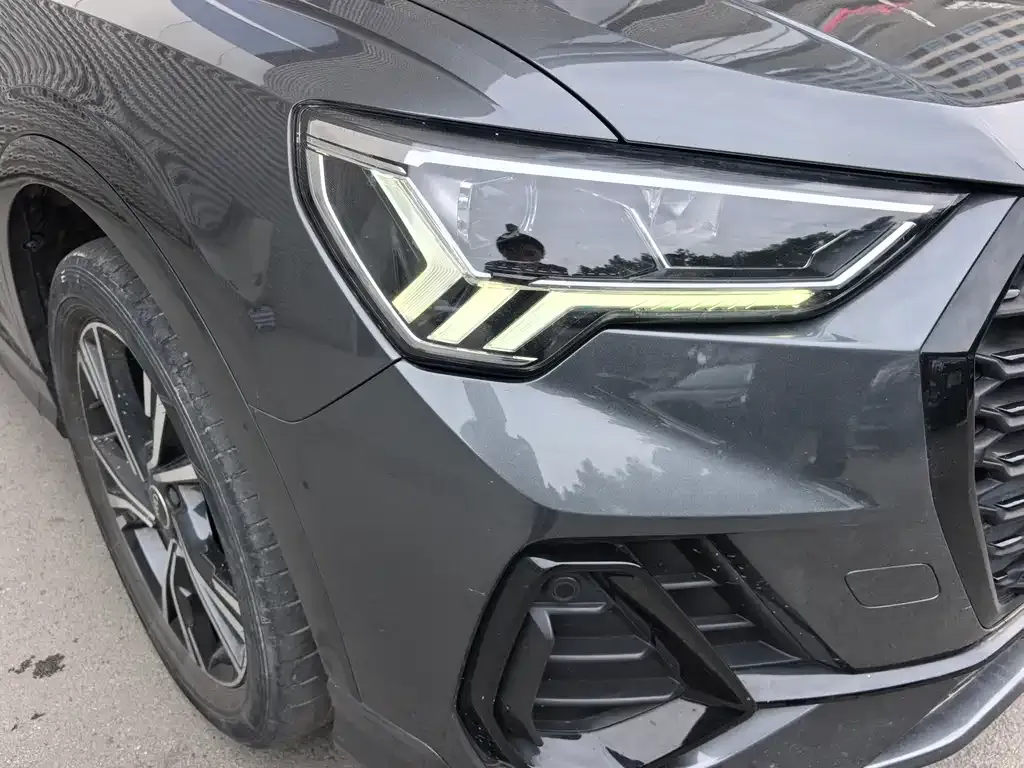 Audi Q3 Sportback 2023 из CN, фото 2
