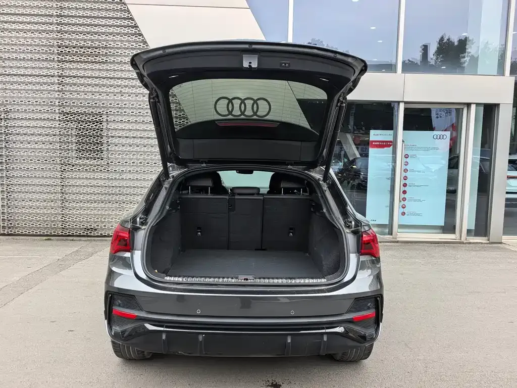 Audi Q3 Sportback 2023 из CN, фото 5