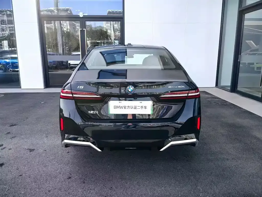 BMW i5 — фото 2