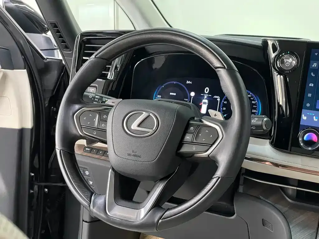 Lexus LM — фото 10