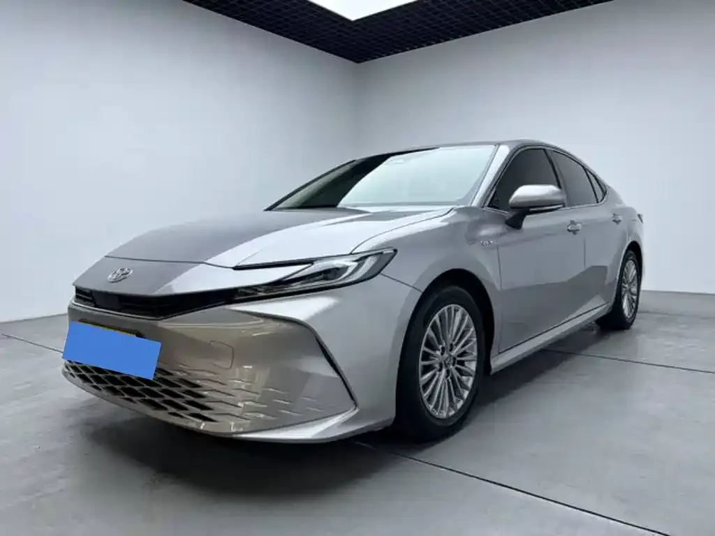 Toyota Camry — фото 10