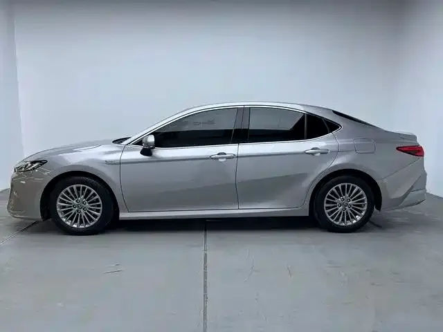 Toyota Camry — фото 7