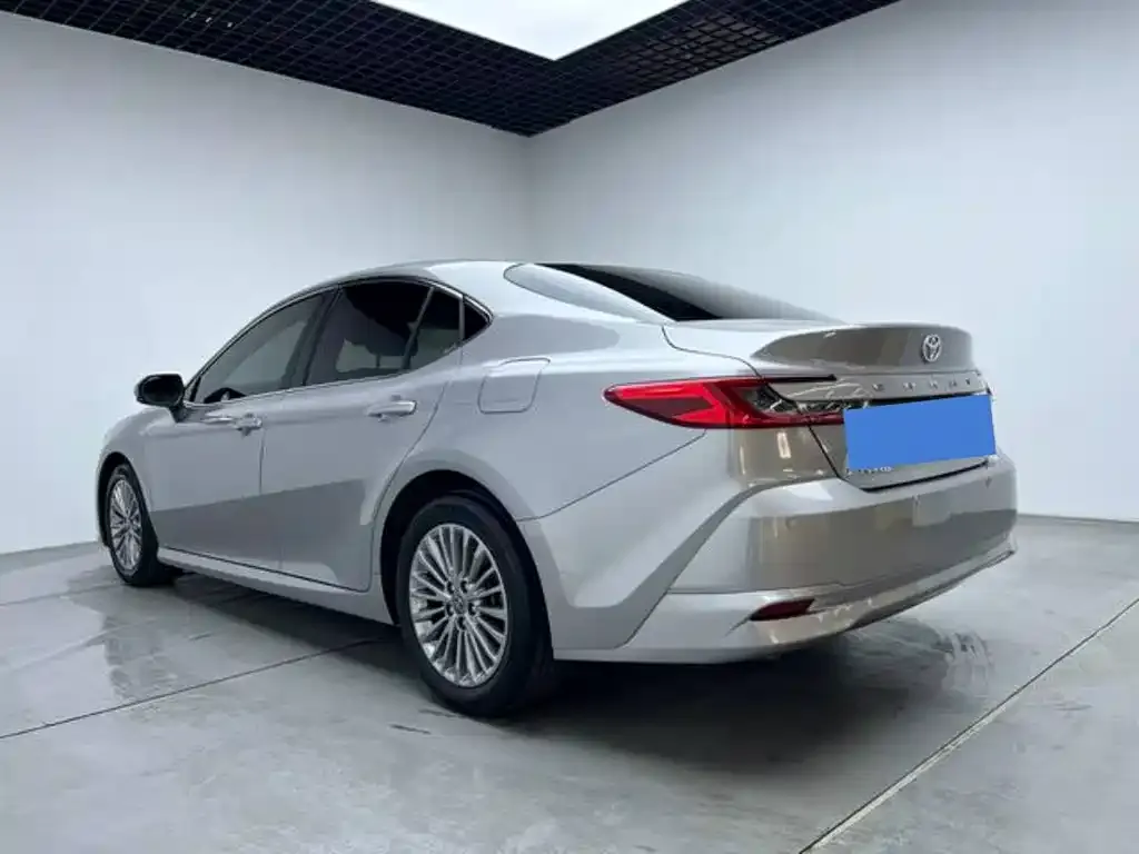 Toyota Camry — фото 2