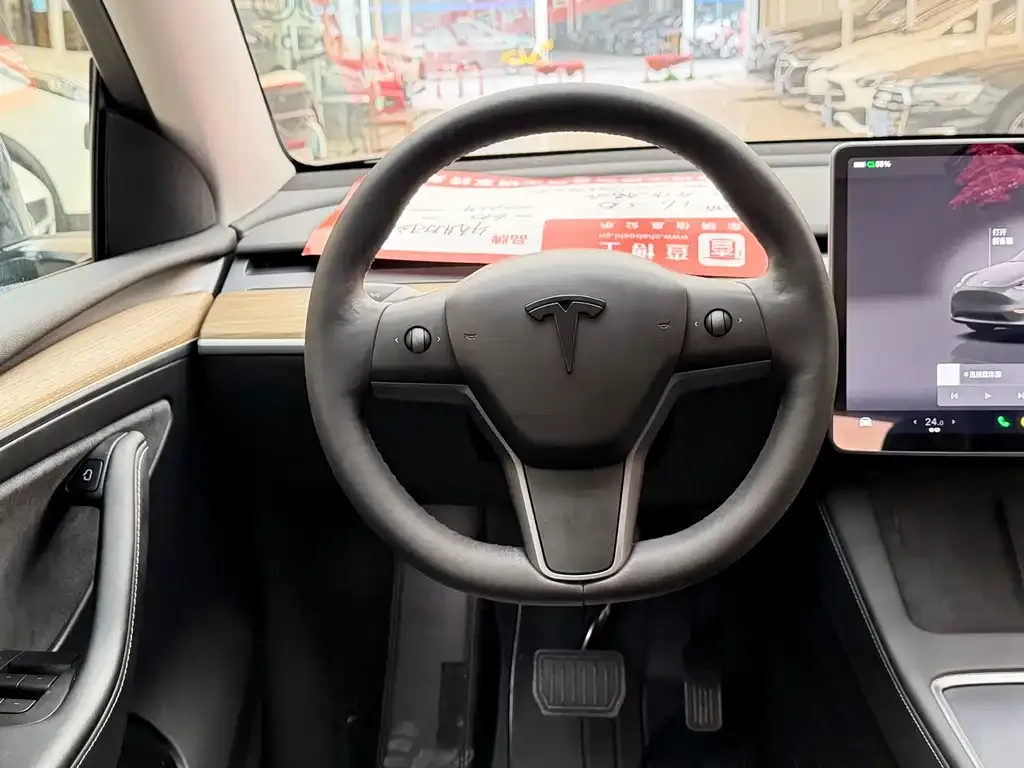 Tesla Model Y — фото 4