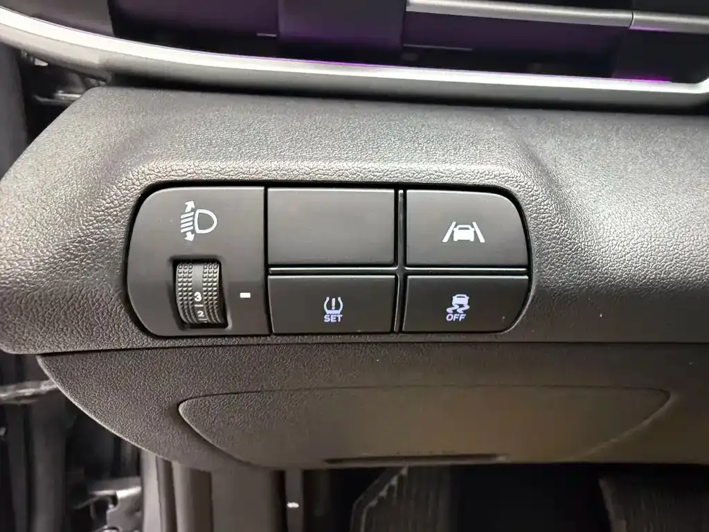 Hyundai Elantra — фото 10
