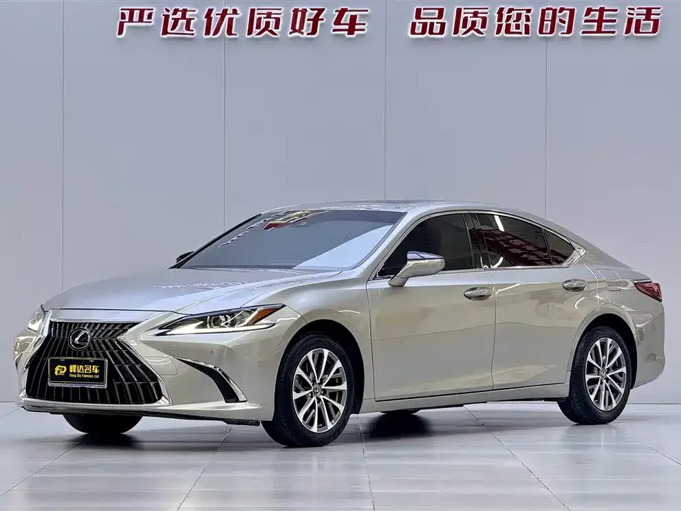 Lexus ES — фото 1