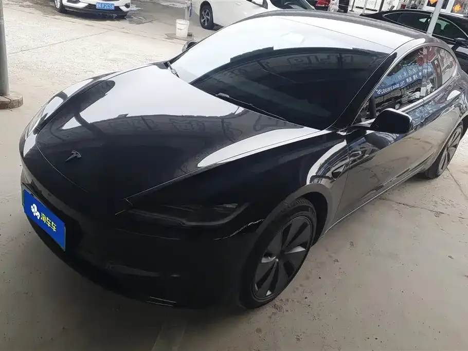Tesla Model 3 — фото 1