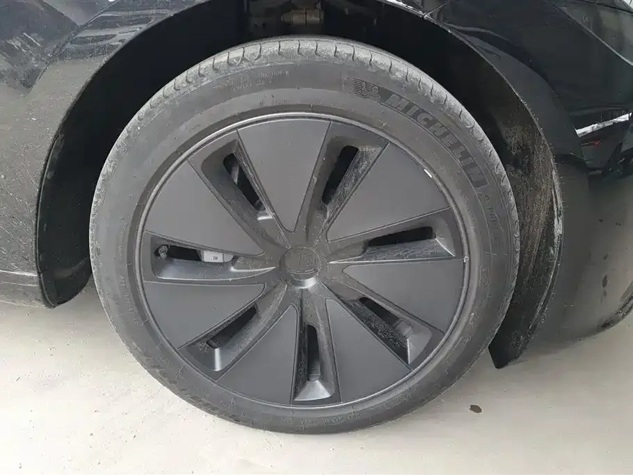 Tesla Model 3 — фото 10