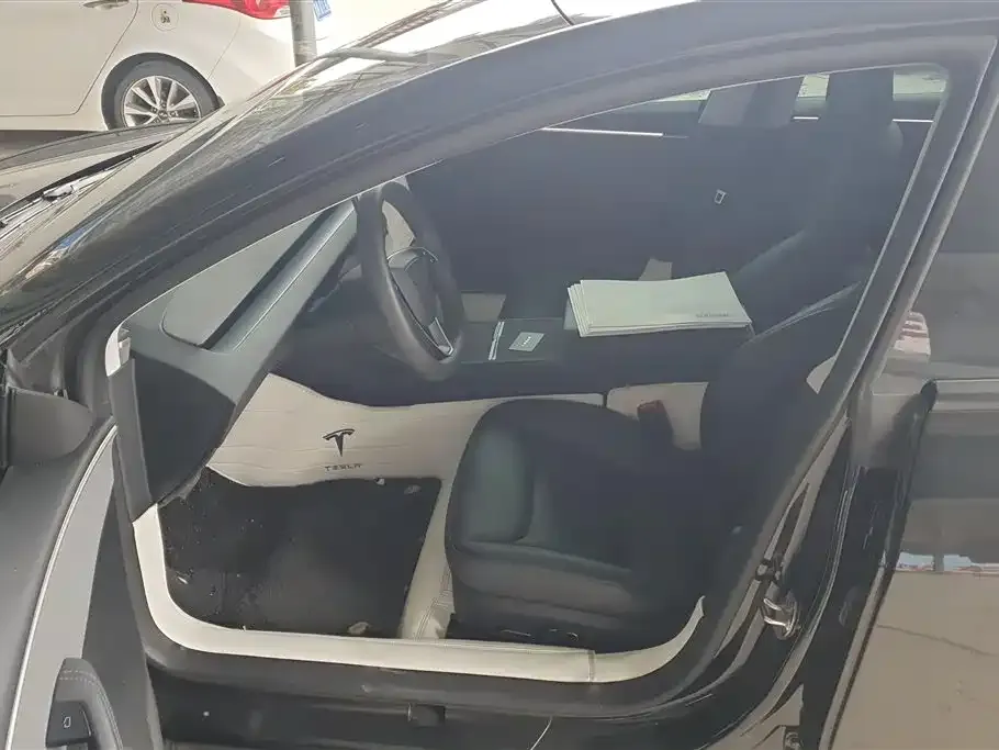 Tesla Model 3 — фото 2