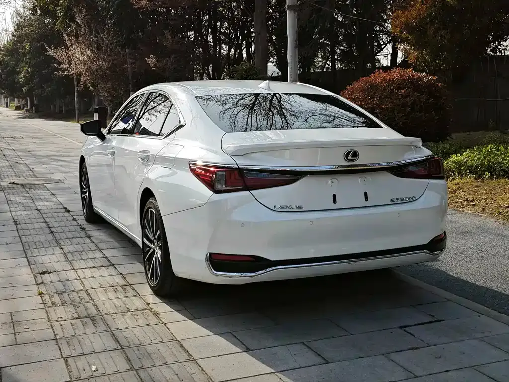 Lexus ES — фото 9