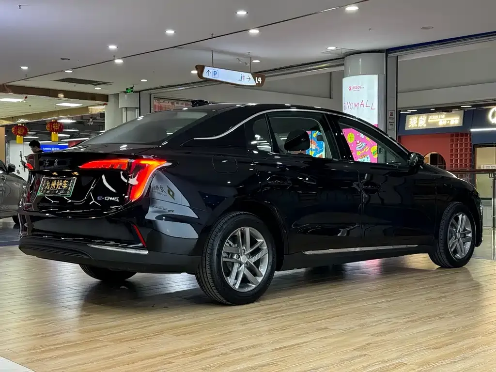 Hongqi E-QM5 — фото 8