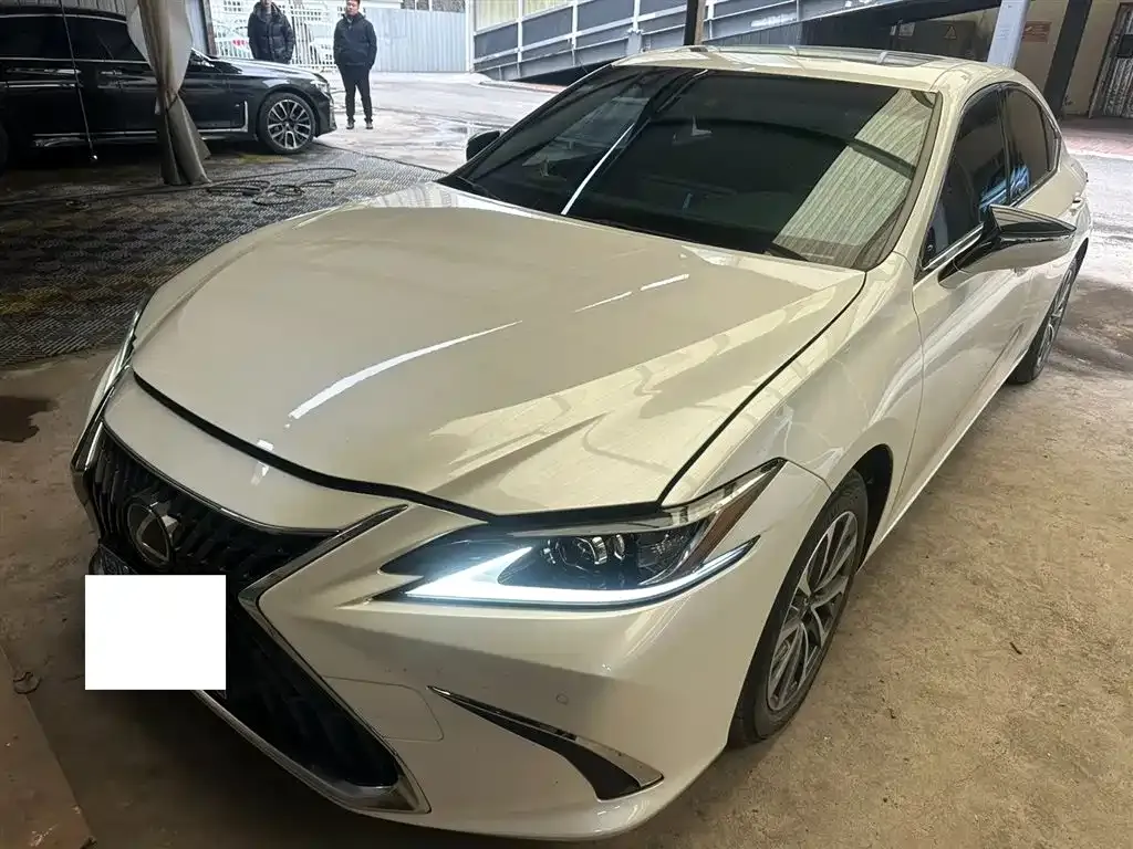 Lexus ES — фото 1