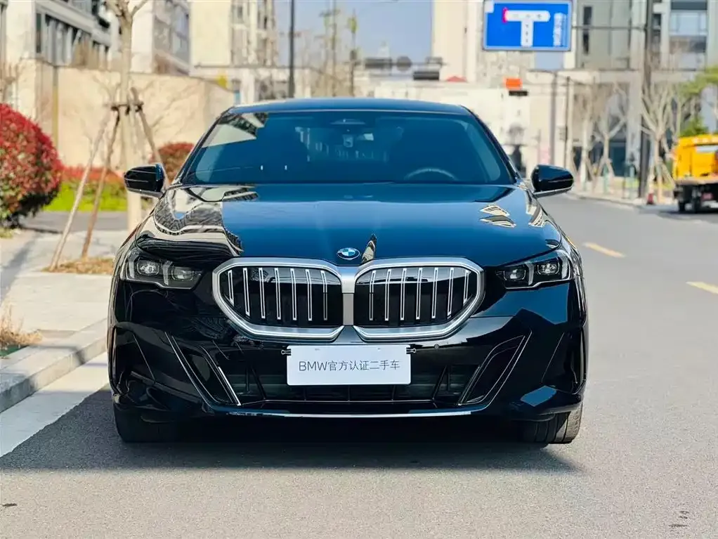 BMW 5 Series — фото 10