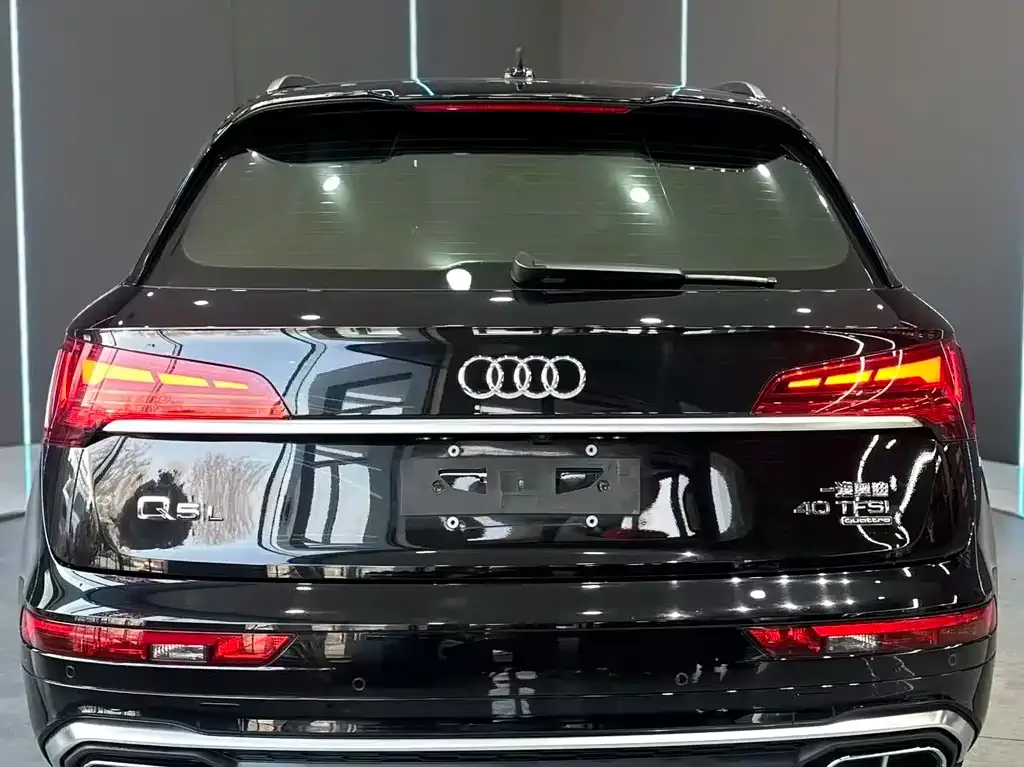 Audi Q5L — фото 10