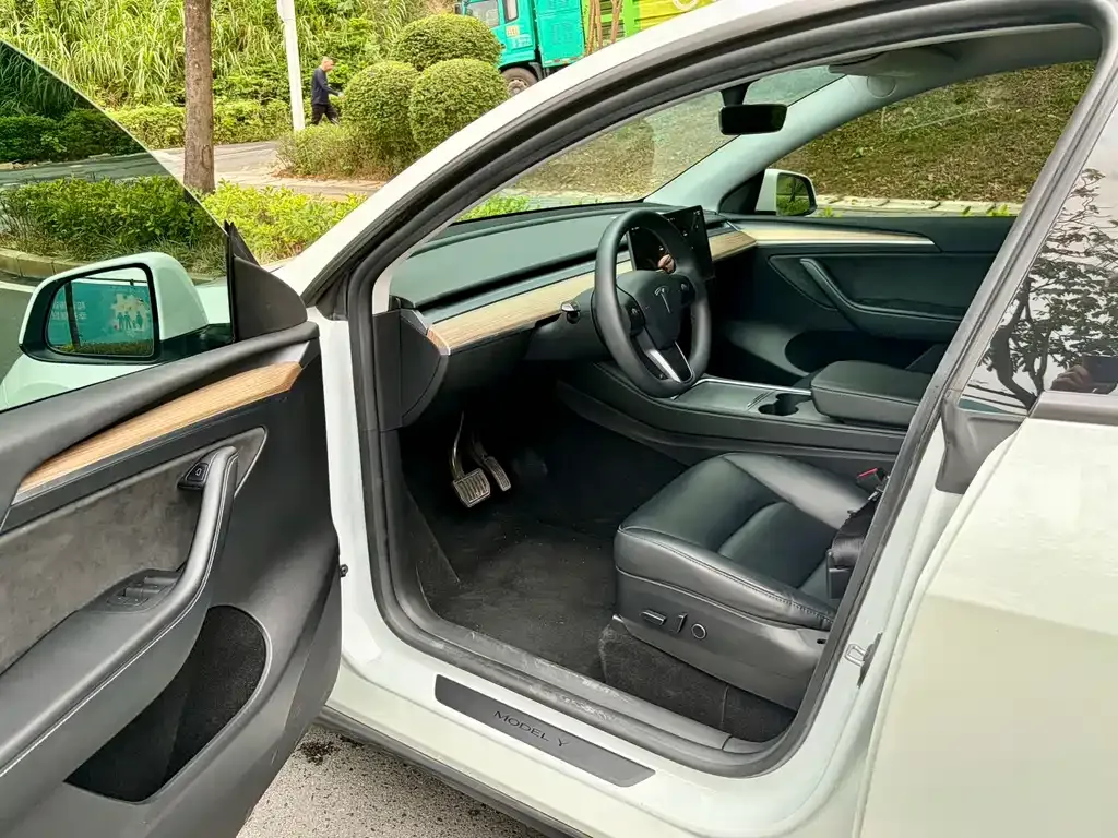 Tesla Model Y — фото 7