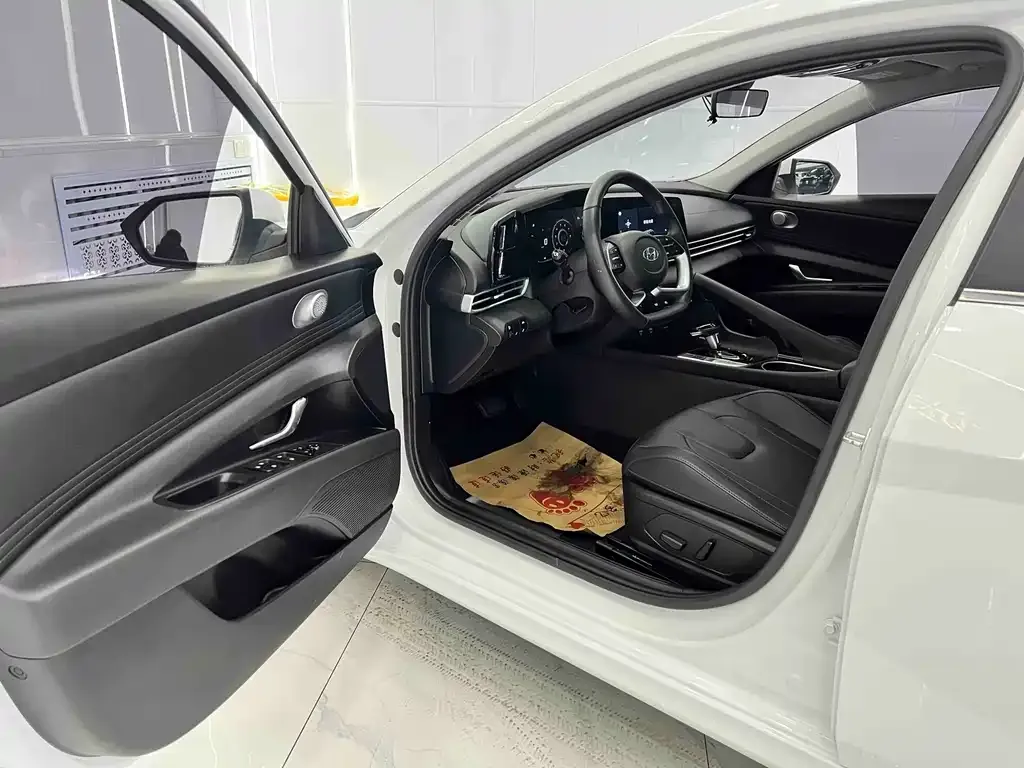 Hyundai Elantra — фото 8