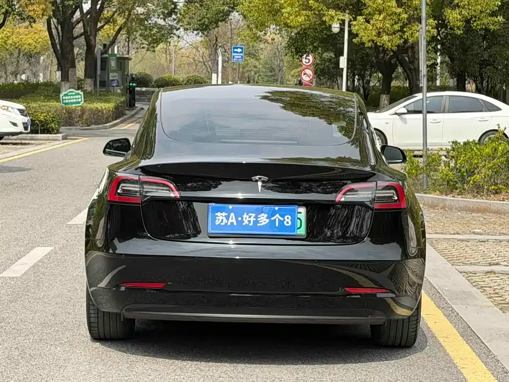 Tesla Model 3 — фото 9