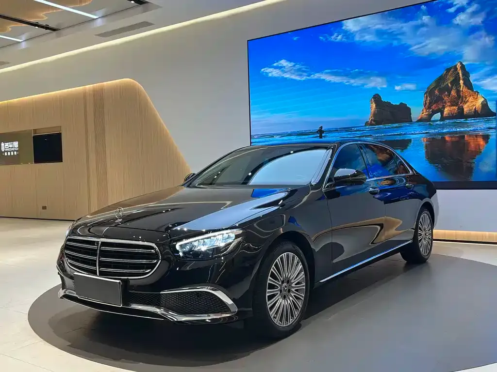 Mercedes-Benz E-Class — фото 1