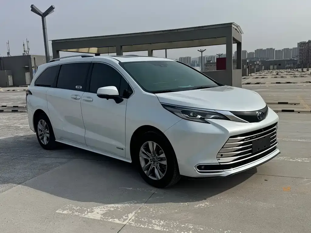 Toyota Sienna — фото 8