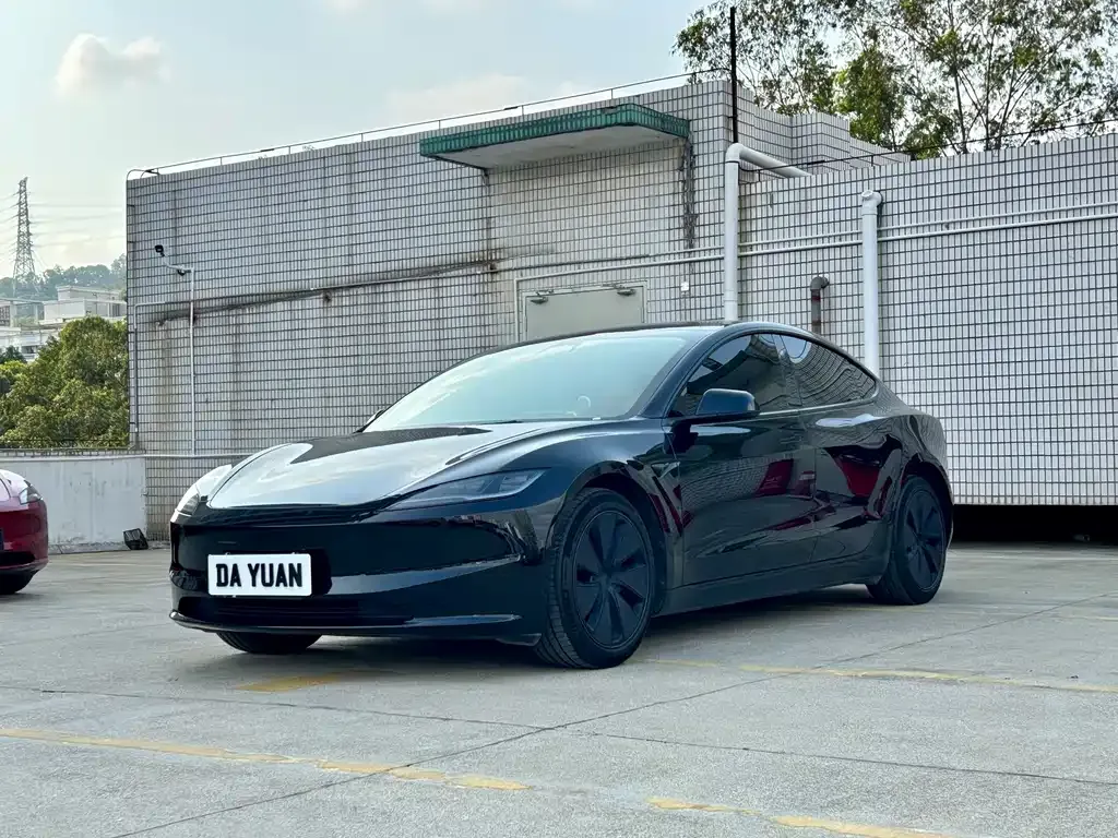 Tesla Model 3 — фото 1