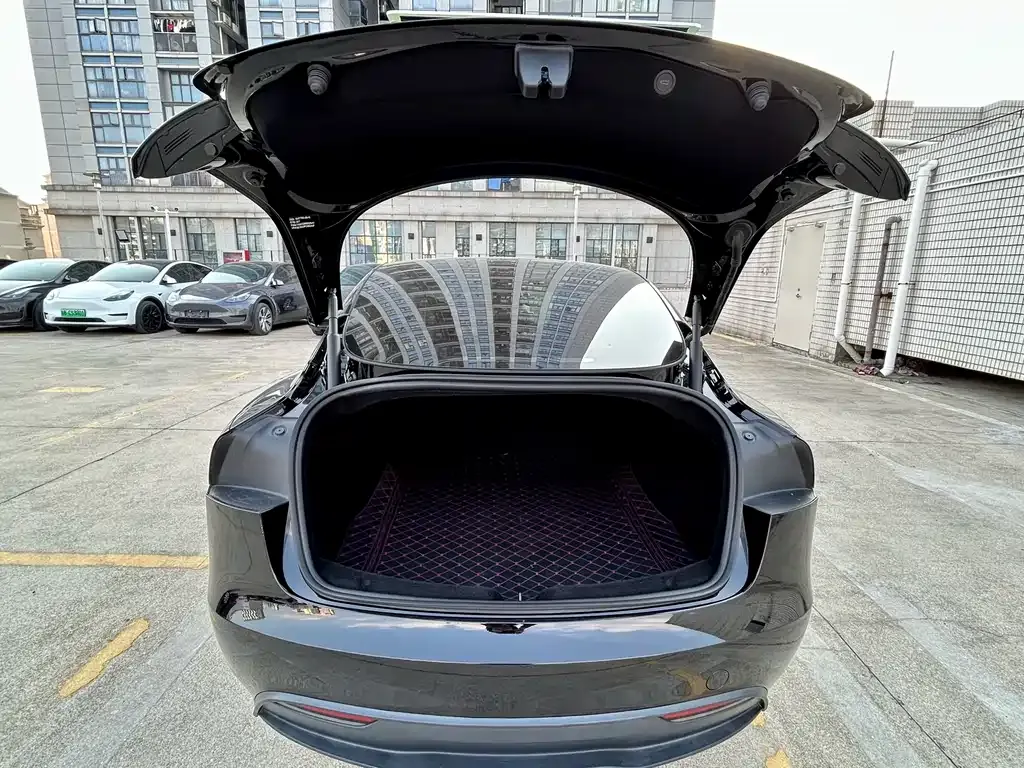 Tesla Model 3 — фото 10