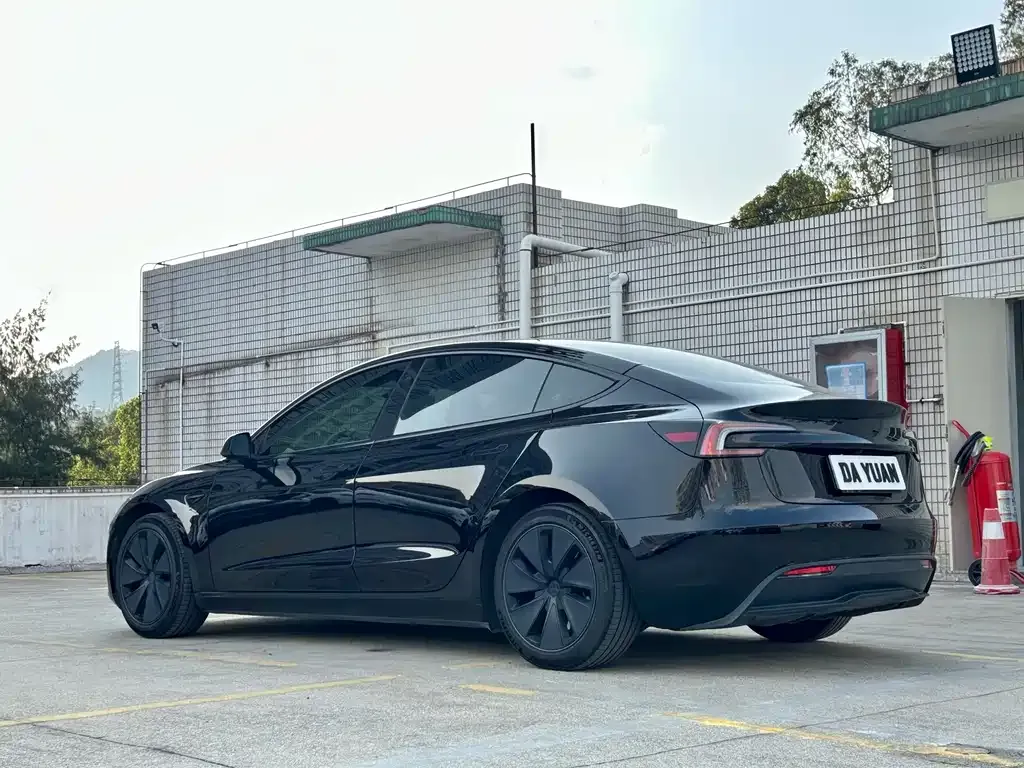 Tesla Model 3 — фото 4