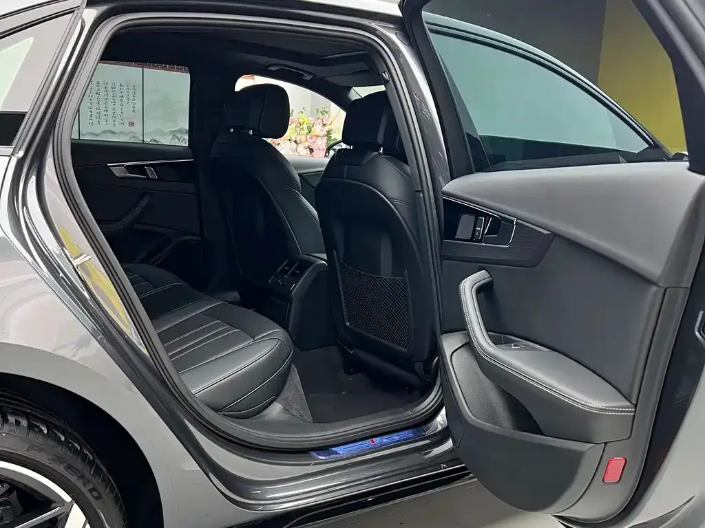 Audi A4L 2025 из CN, фото 8