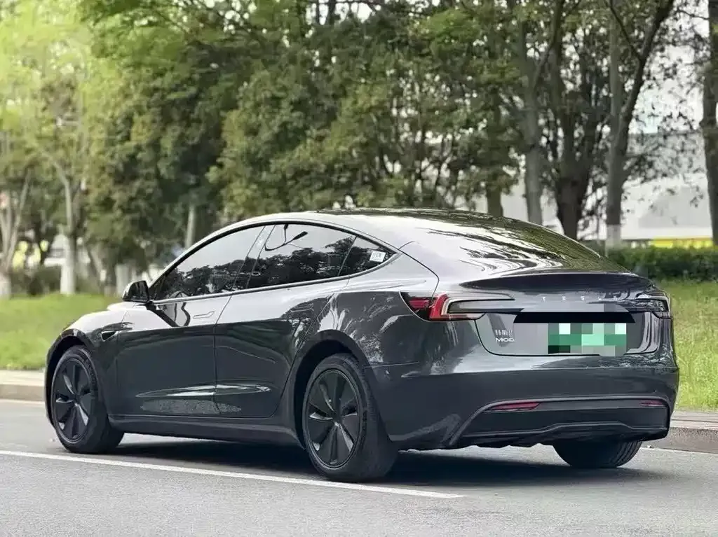 Tesla Model 3 — фото 10