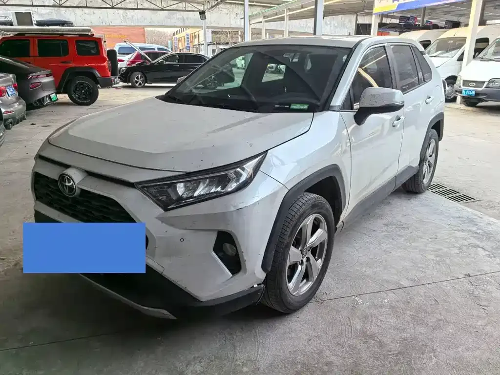 Toyota RAV4 — фото 8