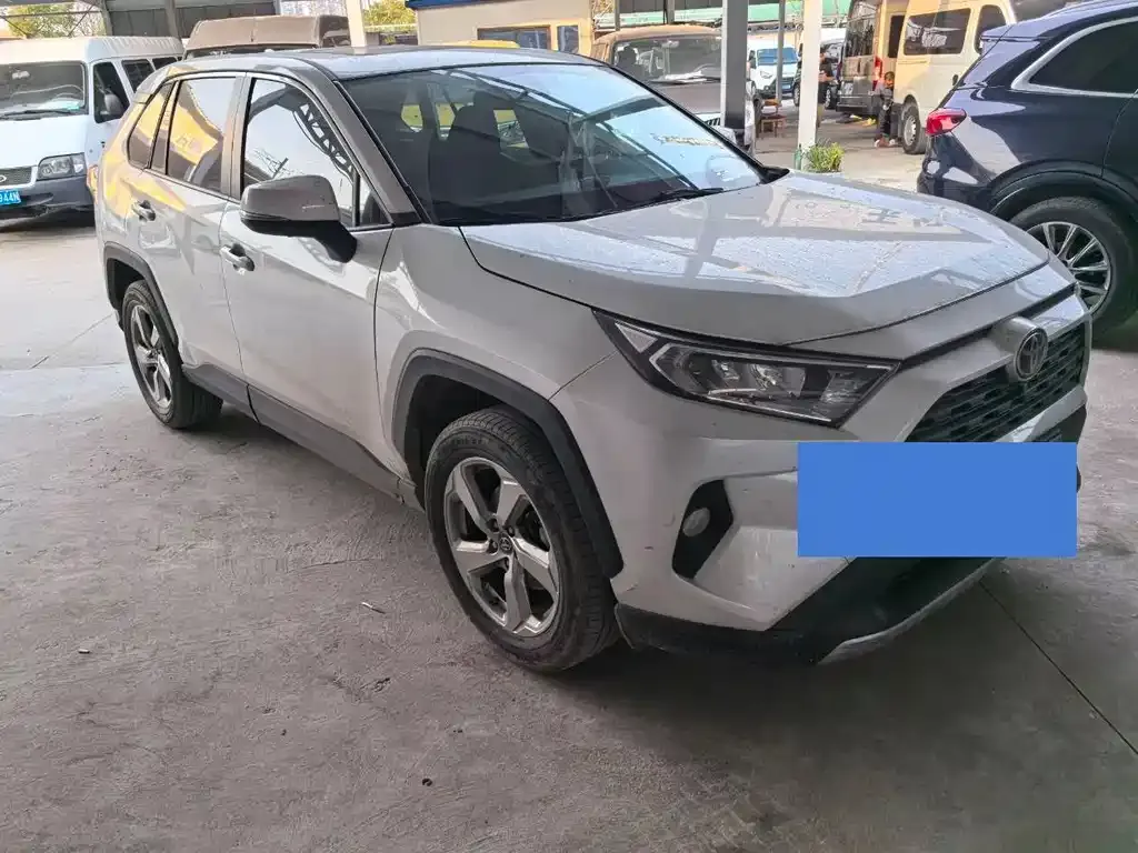 Toyota RAV4 — фото 5