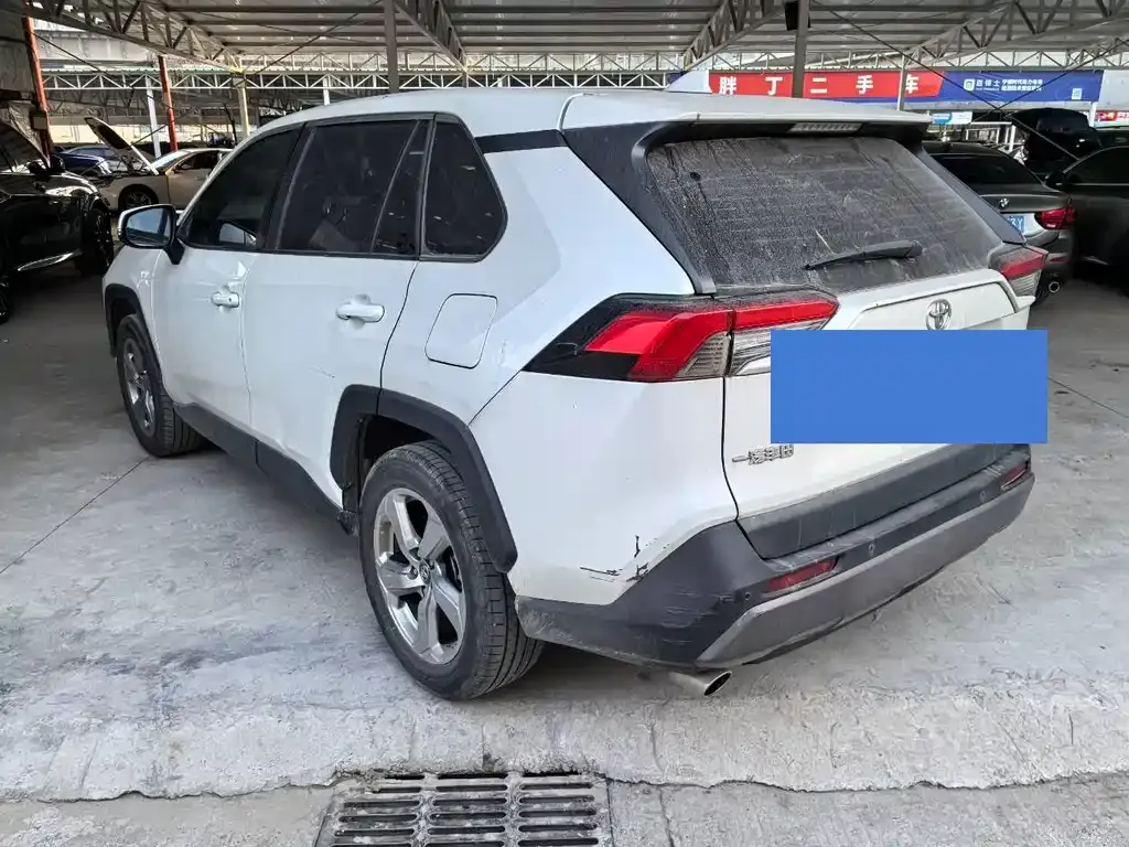 Toyota RAV4 — фото 3
