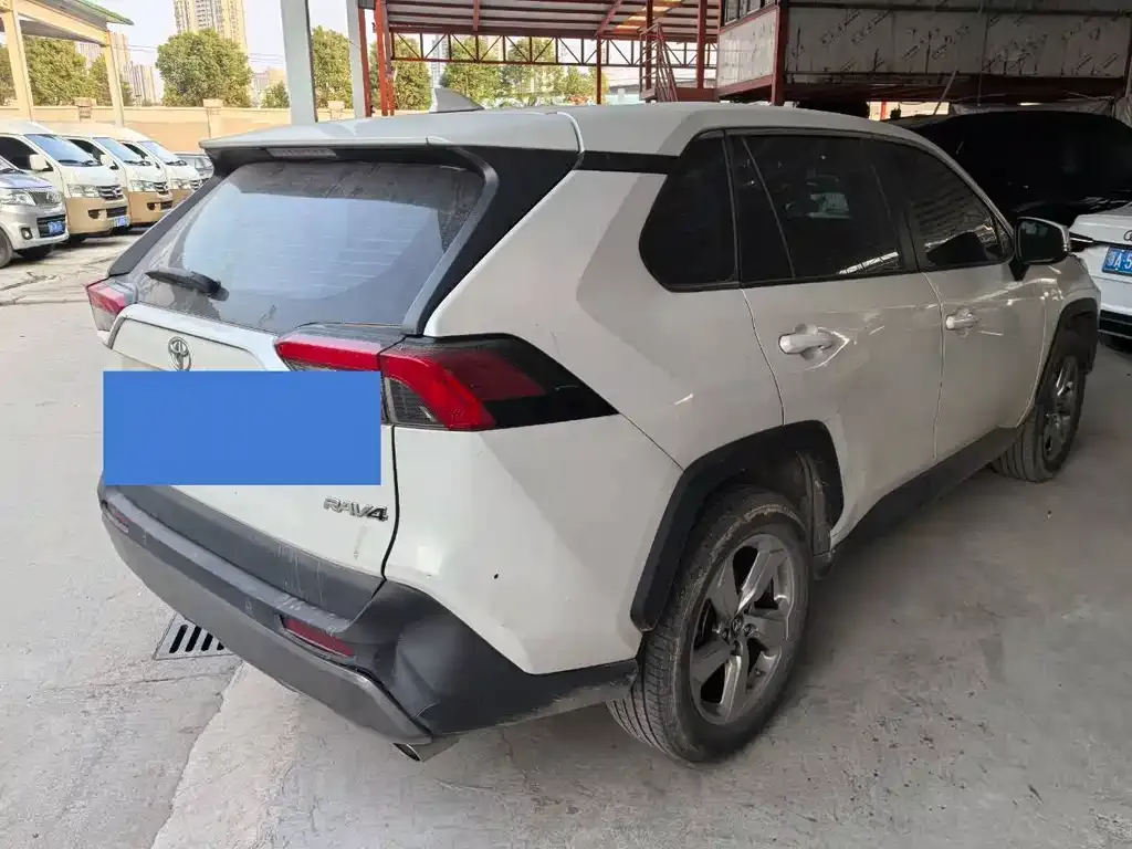 Toyota RAV4 — фото 6