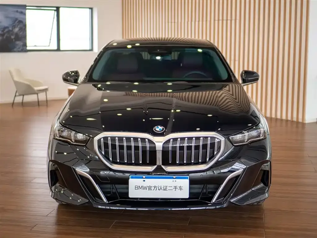 BMW 5 Series — фото 10