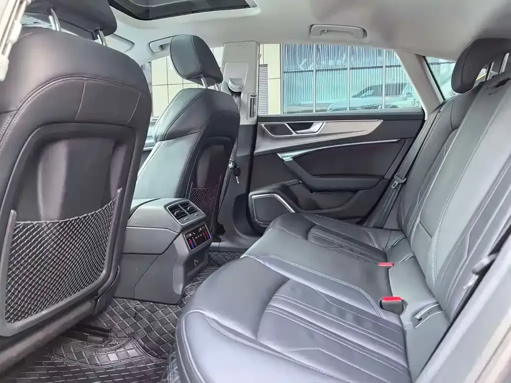 Audi A7 2023 из CN, фото 8
