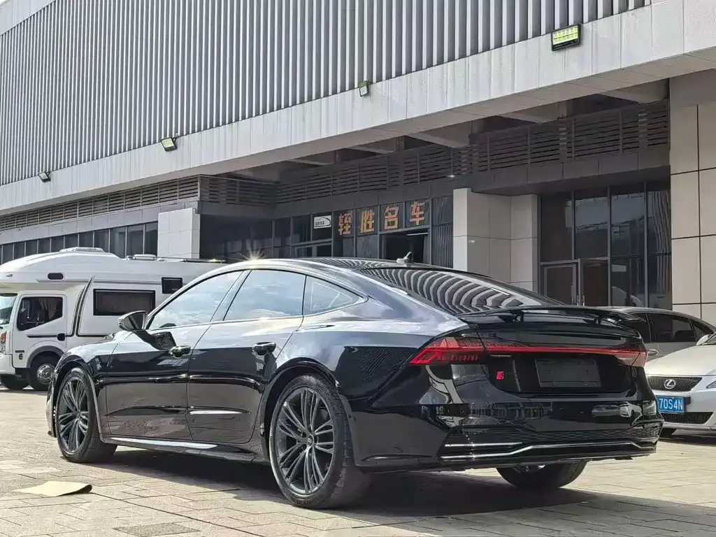 Audi A7 2023 из CN, фото 10