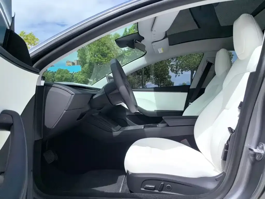 Tesla Model 3 — фото 4