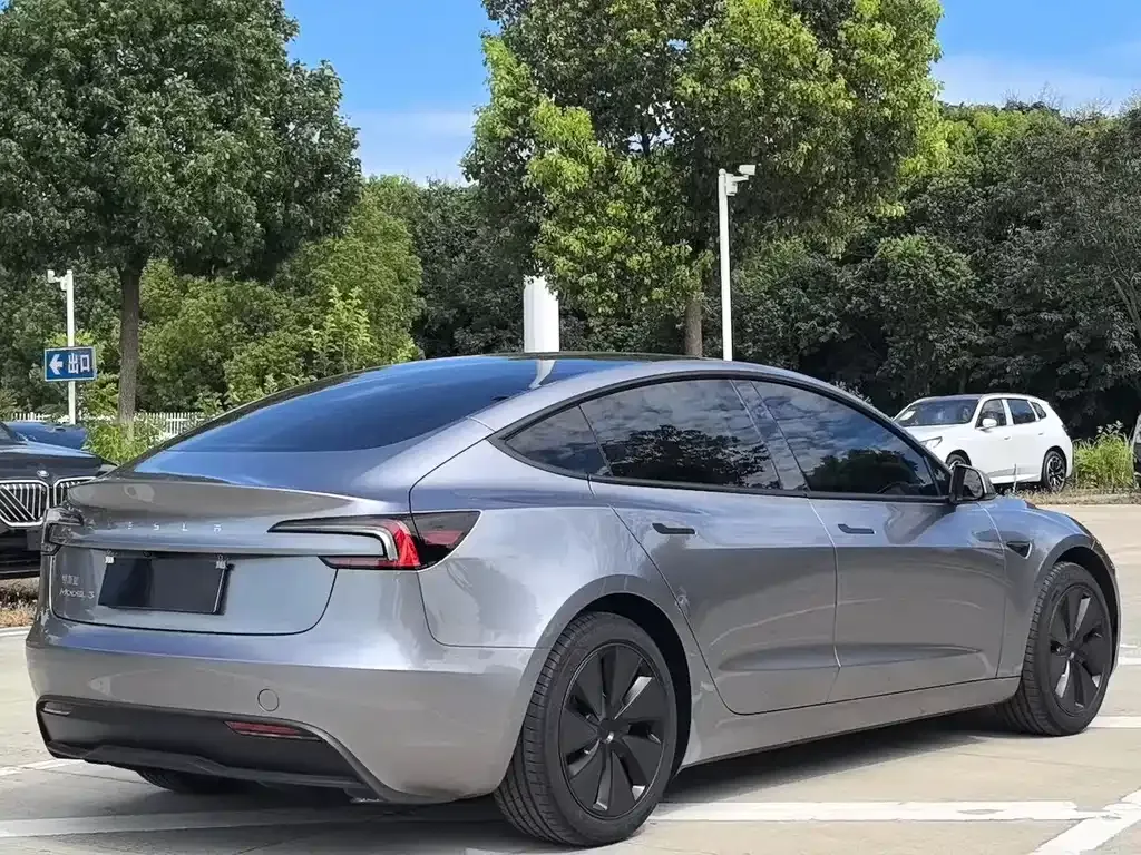 Tesla Model 3 — фото 9