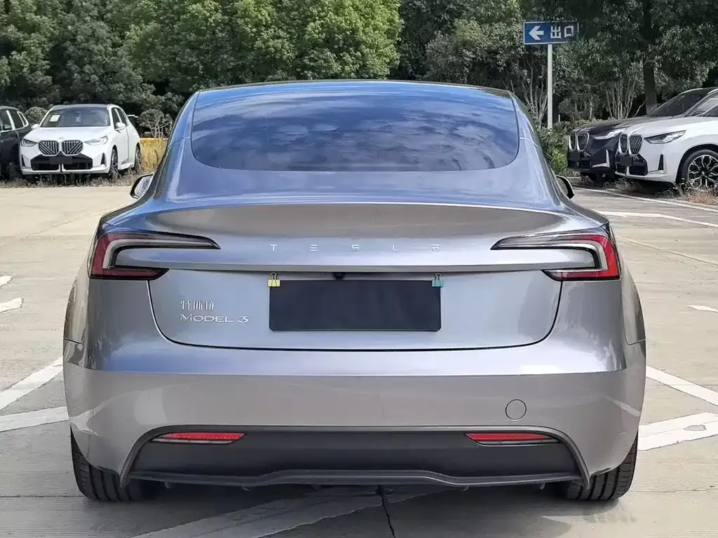 Tesla Model 3 — фото 7