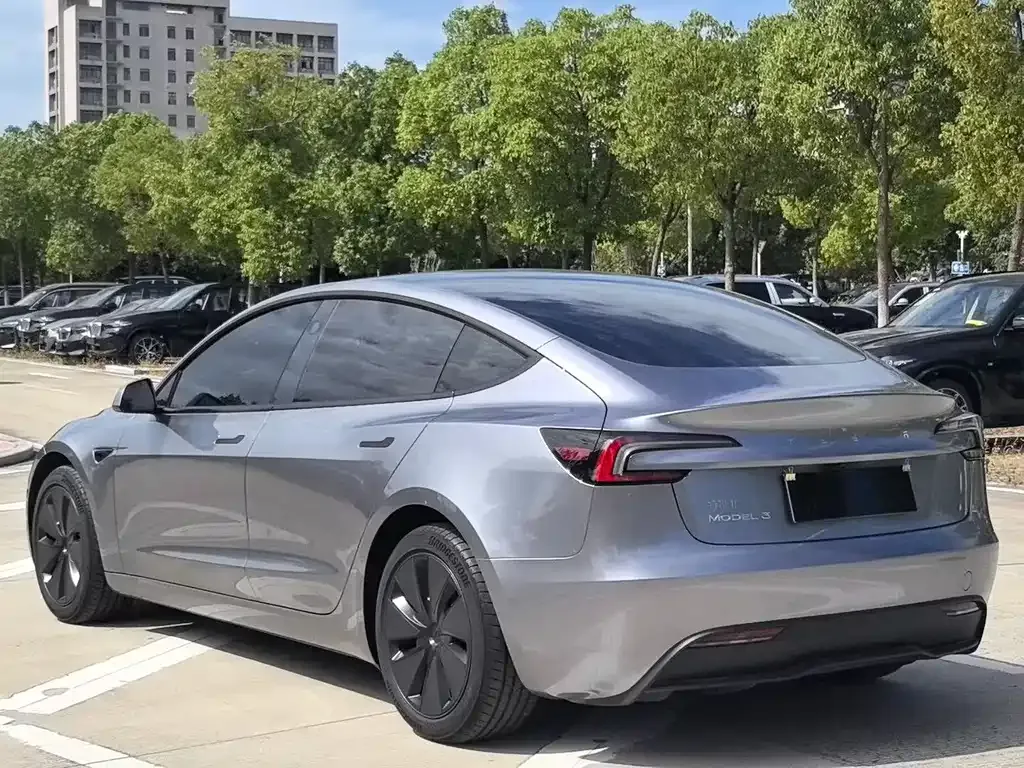 Tesla Model 3 — фото 8