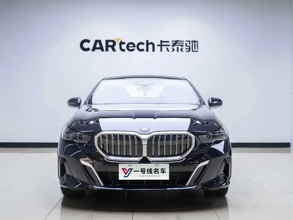 BMW 5 Series — фото 1