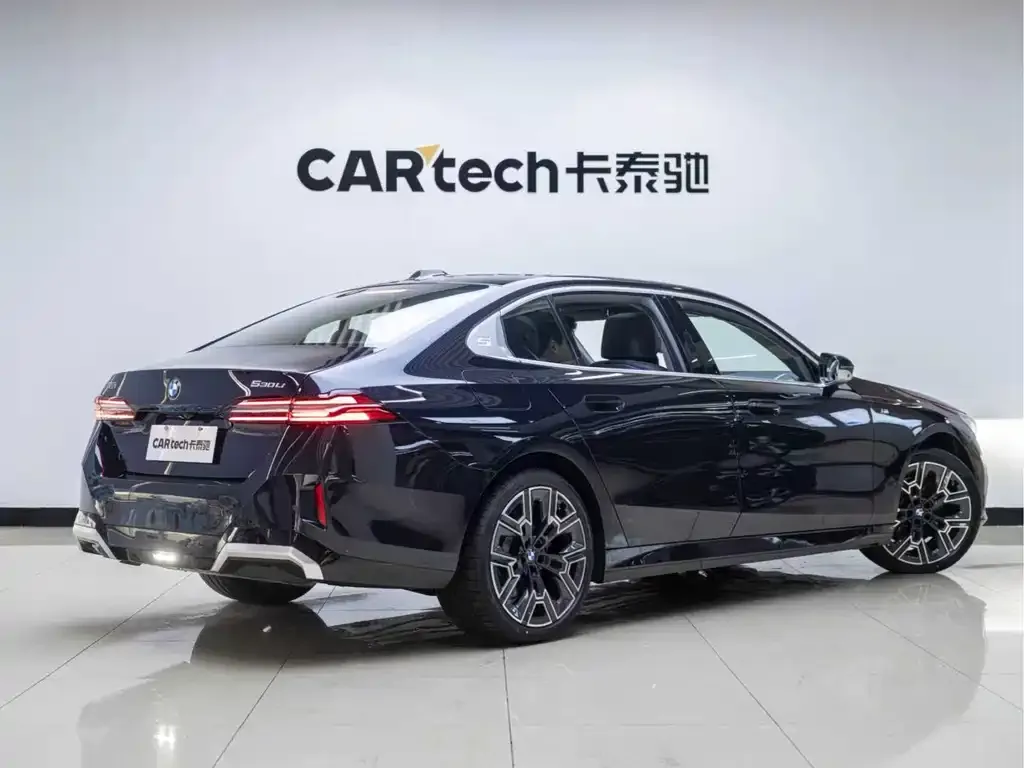BMW 5 Series — фото 10