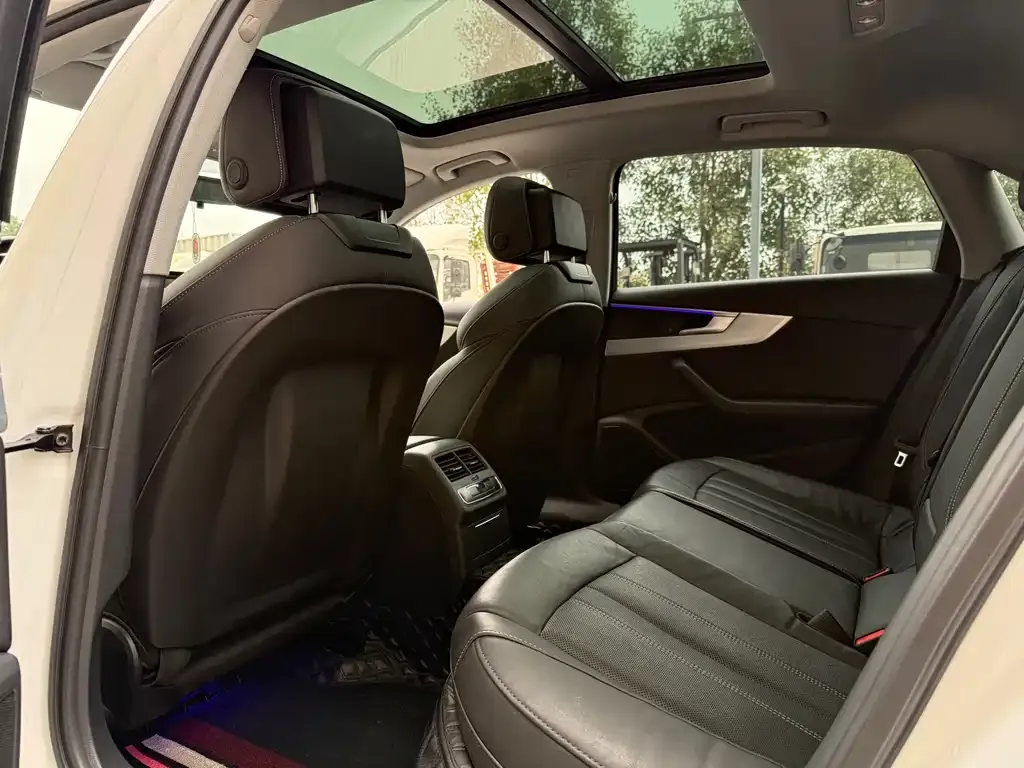 Audi A4L 2021 из CN, фото 5