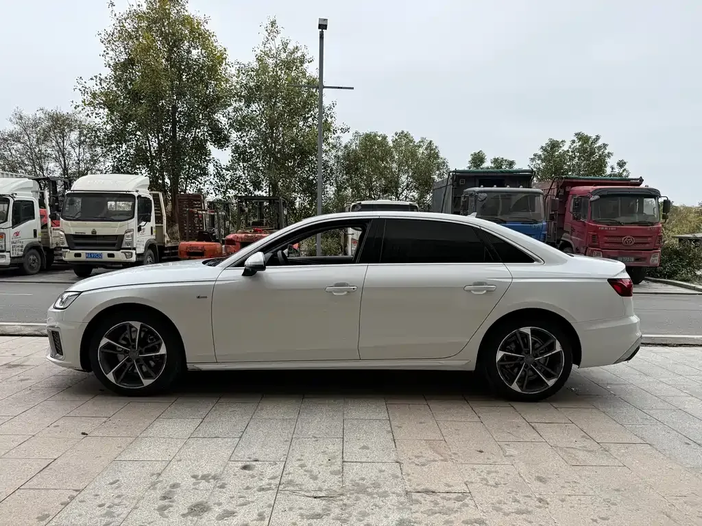 Audi A4L 2021 из CN, фото 4