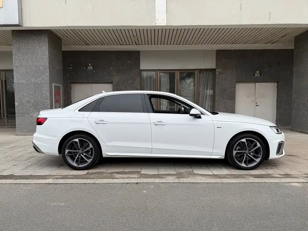 Audi A4L 2021 из CN, фото 7