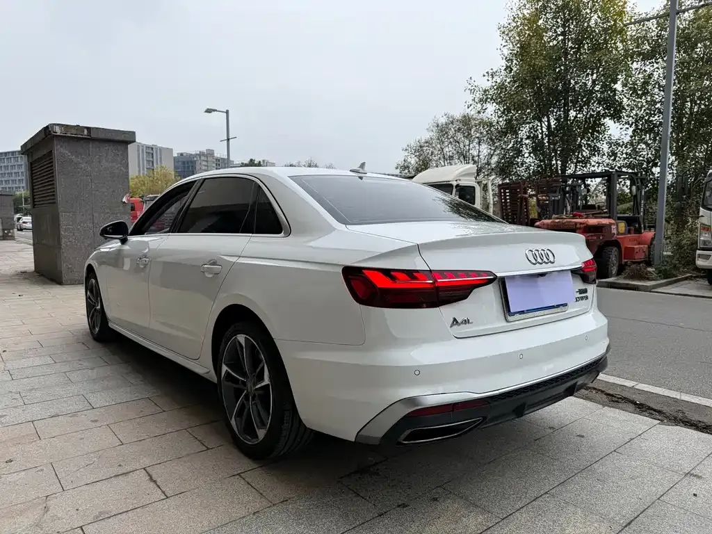 Audi A4L 2021 из CN, фото 8