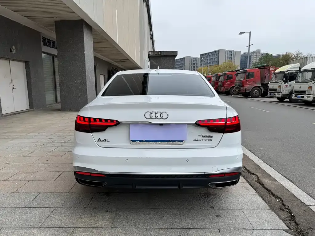 Audi A4L 2021 из CN, фото 9