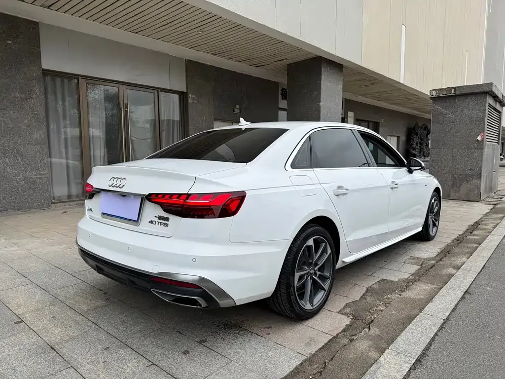 Audi A4L 2021 из CN, фото 3