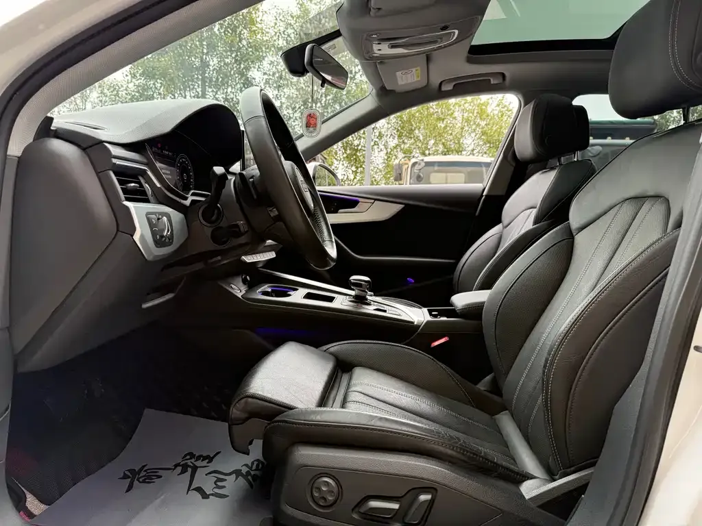 Audi A4L 2021 из CN, фото 2