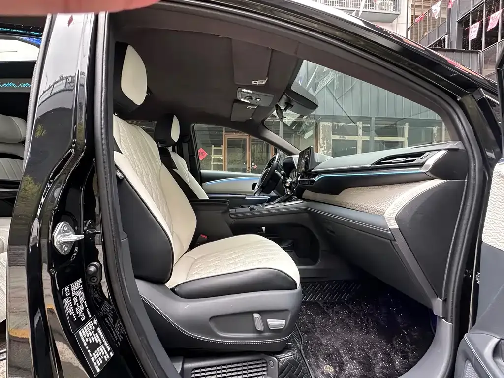 Toyota Sienna 2025 из CN, фото 8