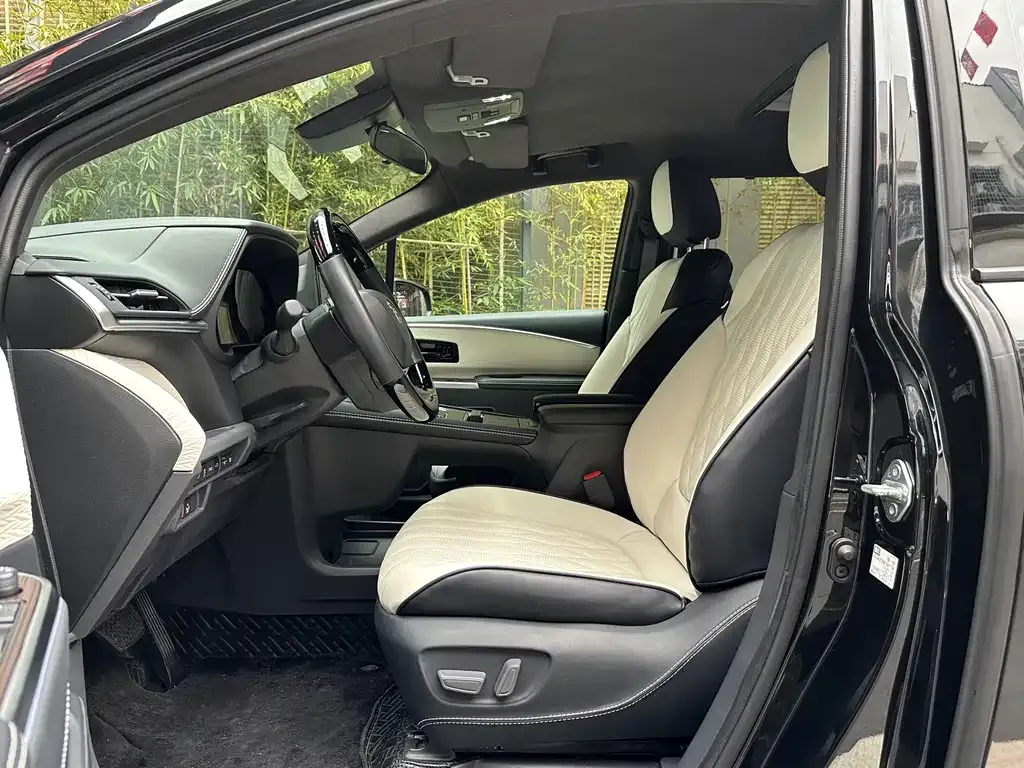 Toyota Sienna 2025 из CN, фото 3